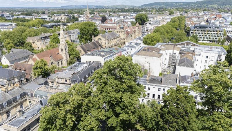 Stylish Two Bed Apartment on Montpellier Spa Road - image 35