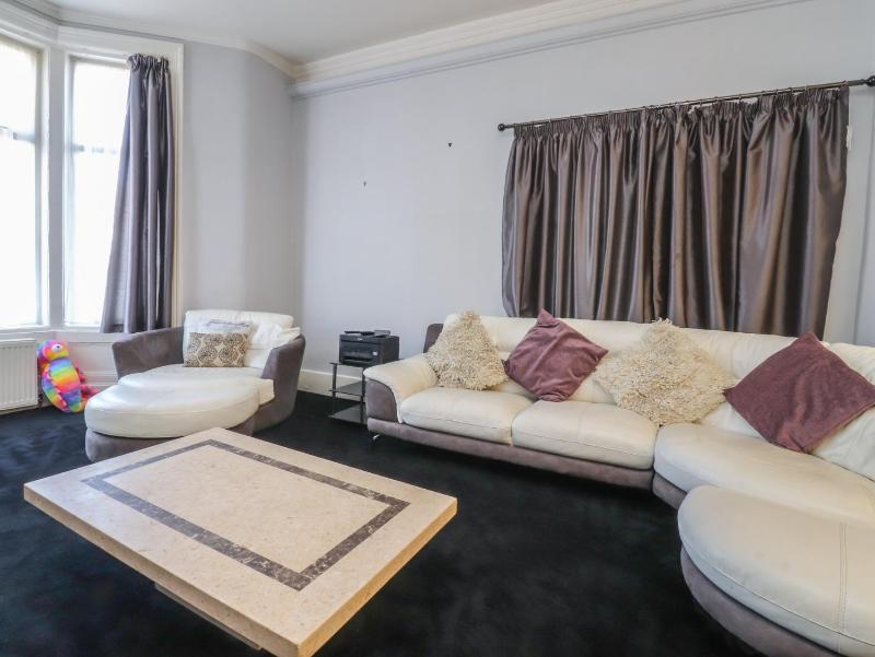 Luxury Winter Gardens Apartment 2 - image 3