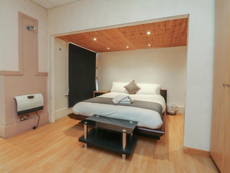 Luxury Winter Gardens Apartment 2 - image 23