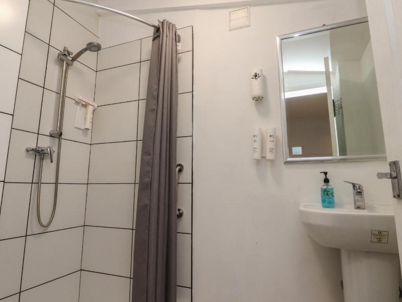 Luxury Winter Gardens Apartment 1 - image 6