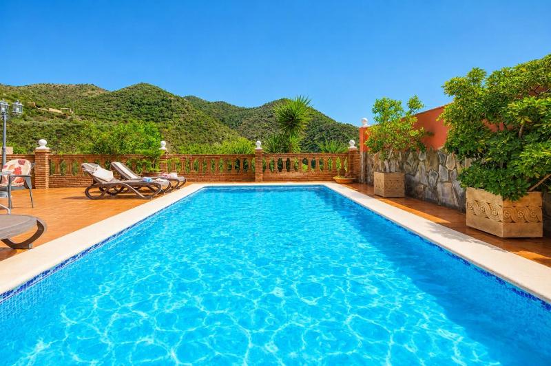 Villa Alvarez - image 1
