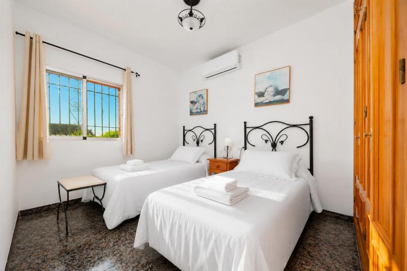 Villa Alvarez - image 3