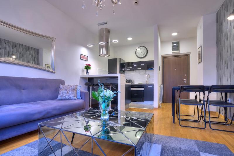 Red Cross Central Apartment-PARKING - image 6