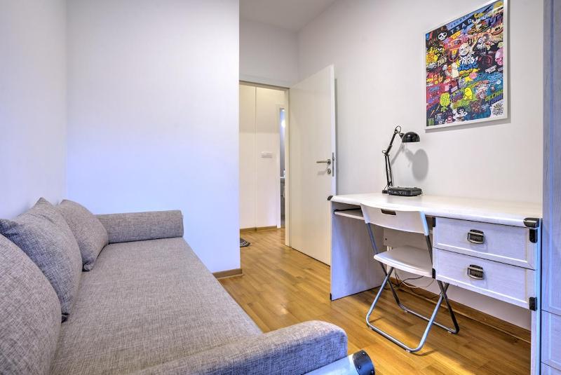 Red Cross Central Apartment-PARKING - image 7