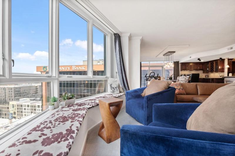 City Center Oasis Prime Location with Views - image 25