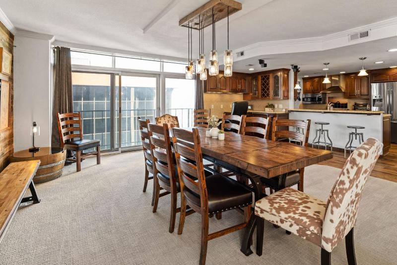 City Center Oasis Prime Location with Views - image 28