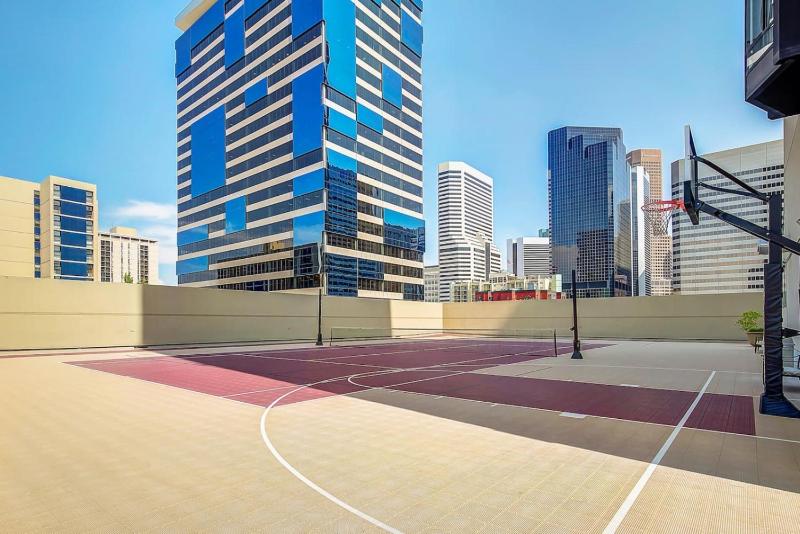 City Center Oasis Prime Location with Views - image 31