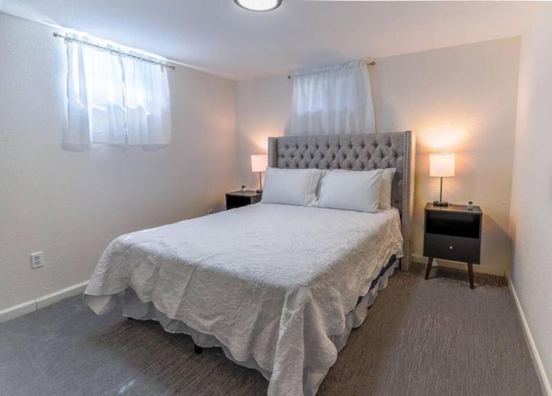 Spacious and Stylish Home Fast Wifi Near DT - image 2