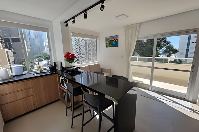 Moderno & Central: 70m do Mar + Garagem Privativa - image 1