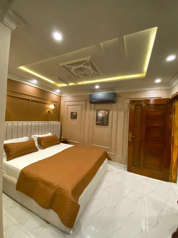 Multiple Luxury Apartments in Bahria Town Lahore - image 2