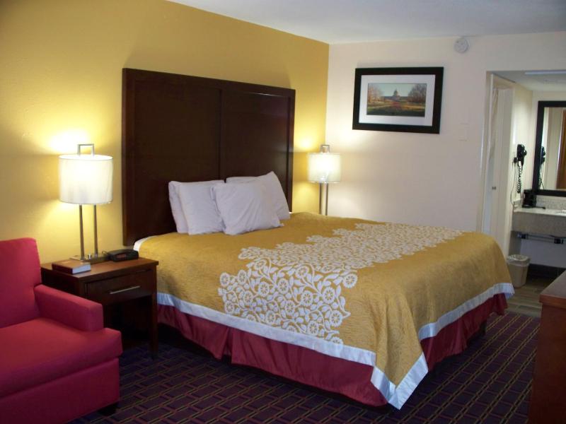 King Room - Non-Smoking image 3