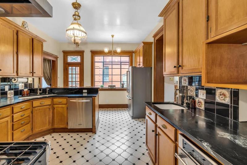 Historic Cap Hill Gem Prime Location I Walkable - image 33