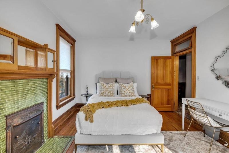Historic Cap Hill Gem Prime Location I Walkable - image 6