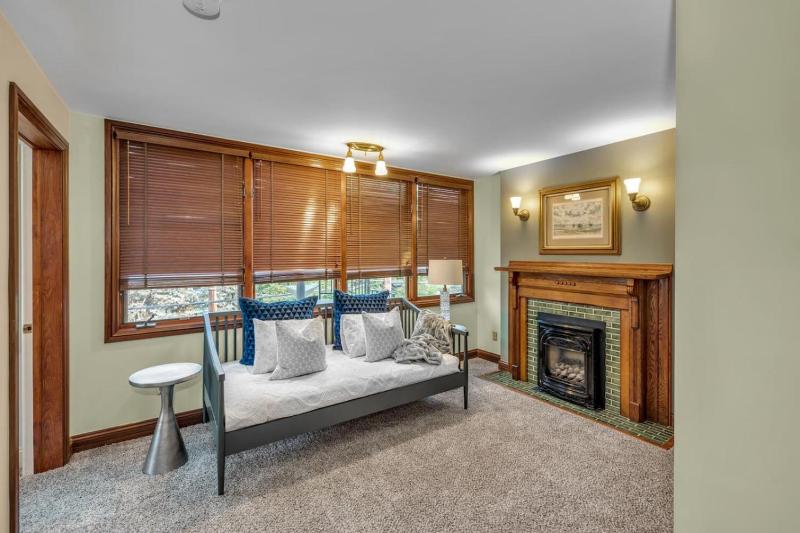 Historic Cap Hill Gem Prime Location I Walkable - image 16