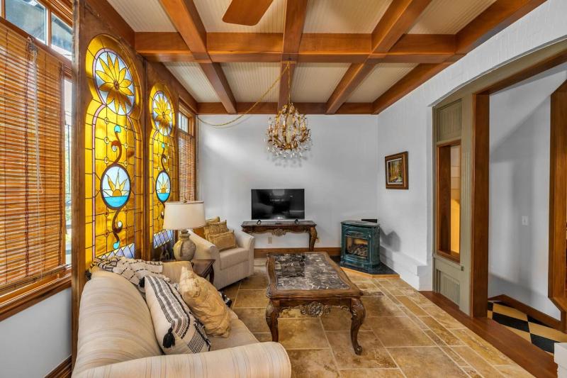 Historic Cap Hill Gem Prime Location I Walkable - image 35