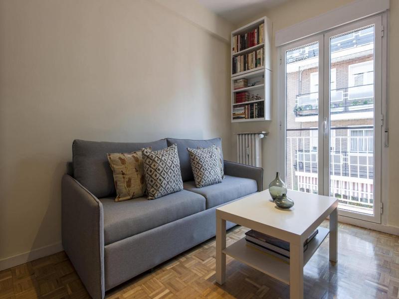 Flat near Las Ventas District - image 16