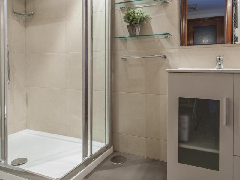 Flat near Las Ventas District - image 4