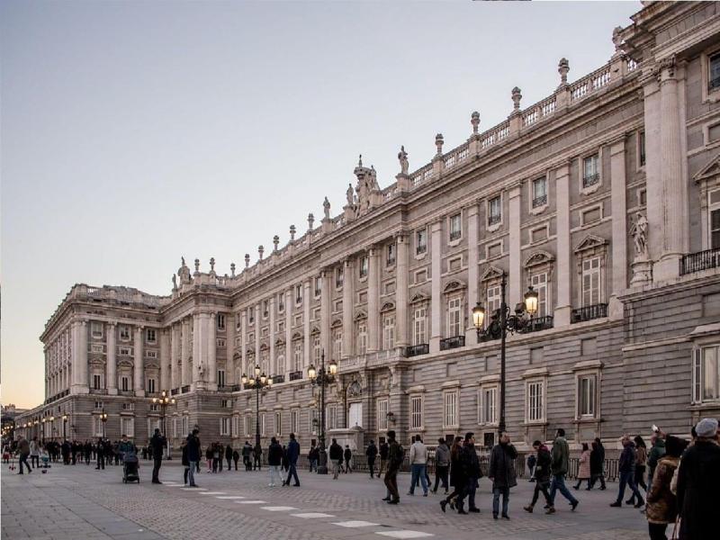 Madrid Hideaway Near Museums - image 3