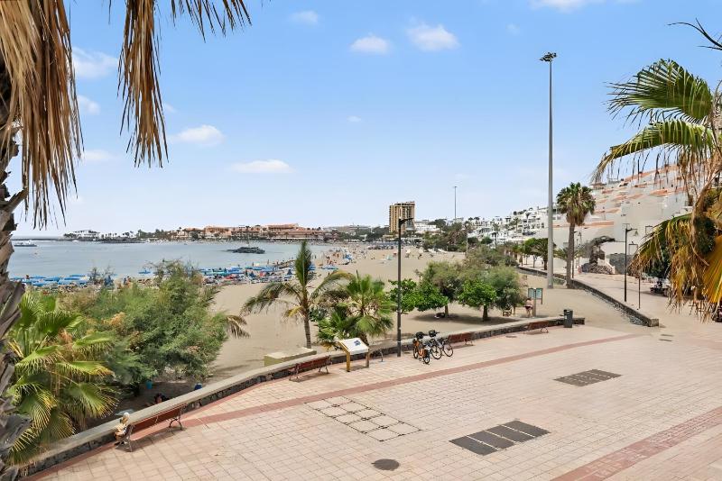2-bedroom Exclusive Los Cristianos - image 29