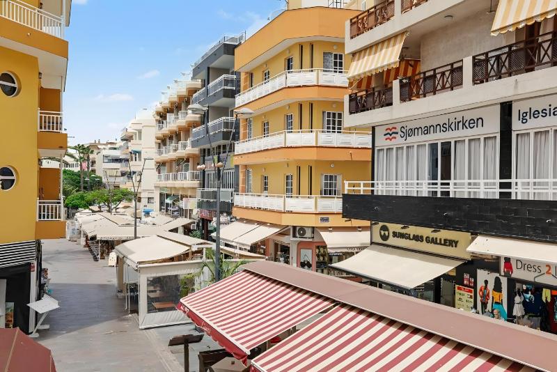 2-bedroom Exclusive Los Cristianos - image 35
