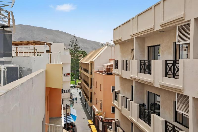 2-bedroom Exclusive Los Cristianos - image 34