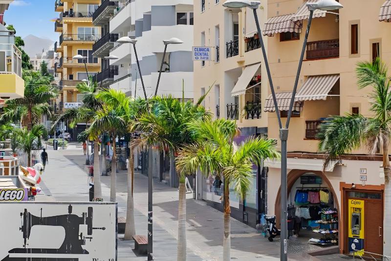 2-bedroom Exclusive Los Cristianos - image 33