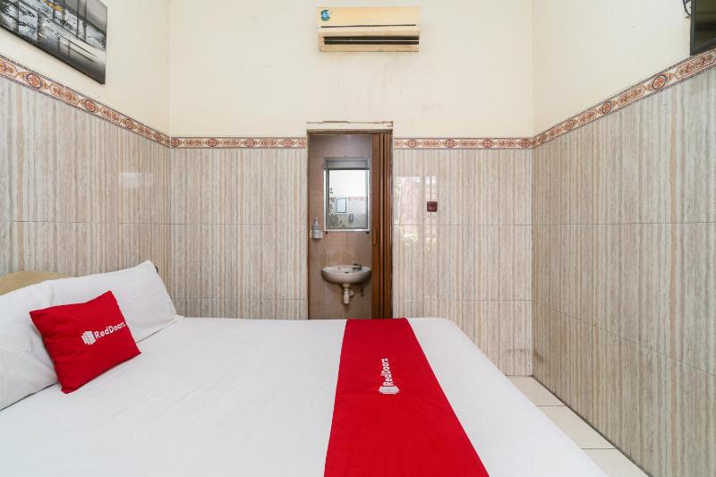 RedDoorz at Wisma Thamrin Suncity Mall Sidoarjo - image 11