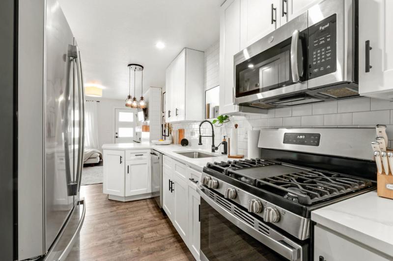 West Denver Radiance I Light & Bright 3BR retreat - image 12