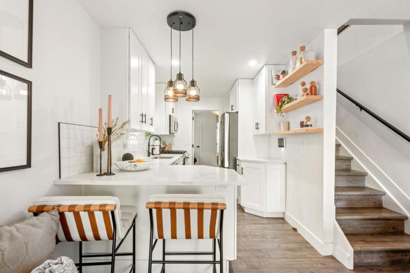 West Denver Radiance I Light & Bright 3BR retreat - image 8