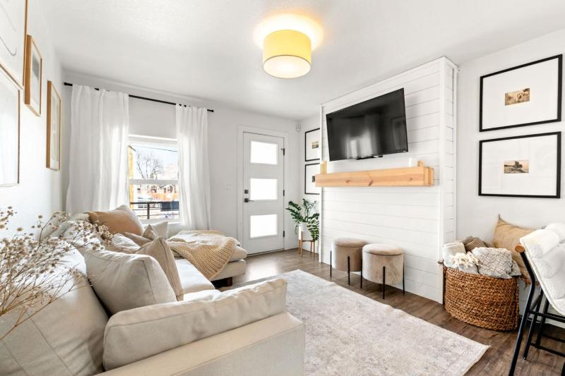 West Denver Radiance I Light & Bright 3BR retreat - image 1