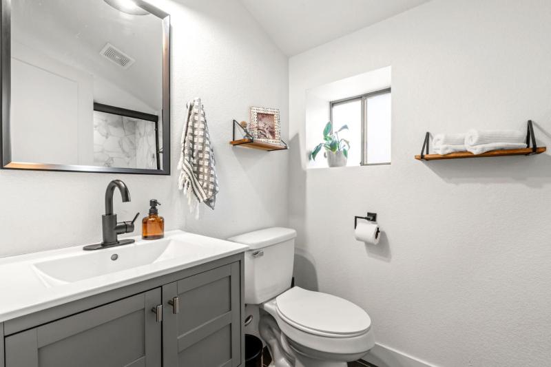 West Denver Radiance I Light & Bright 3BR retreat - image 4
