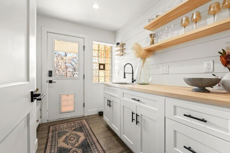 West Denver Radiance I Light & Bright 3BR retreat - image 6