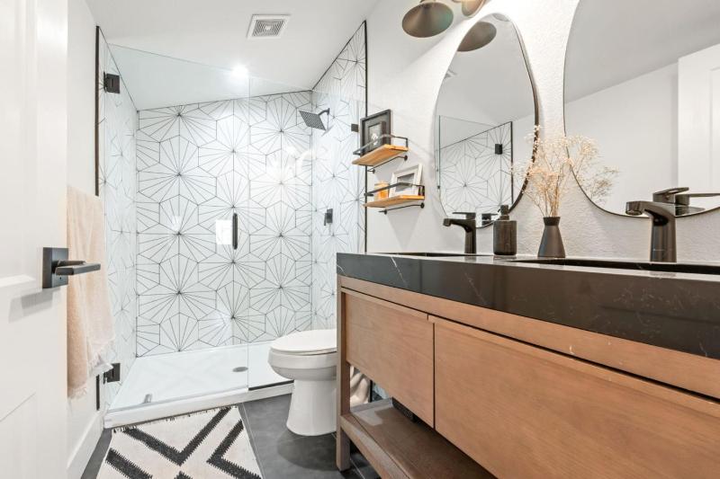 West Denver Radiance I Light & Bright 3BR retreat - image 9
