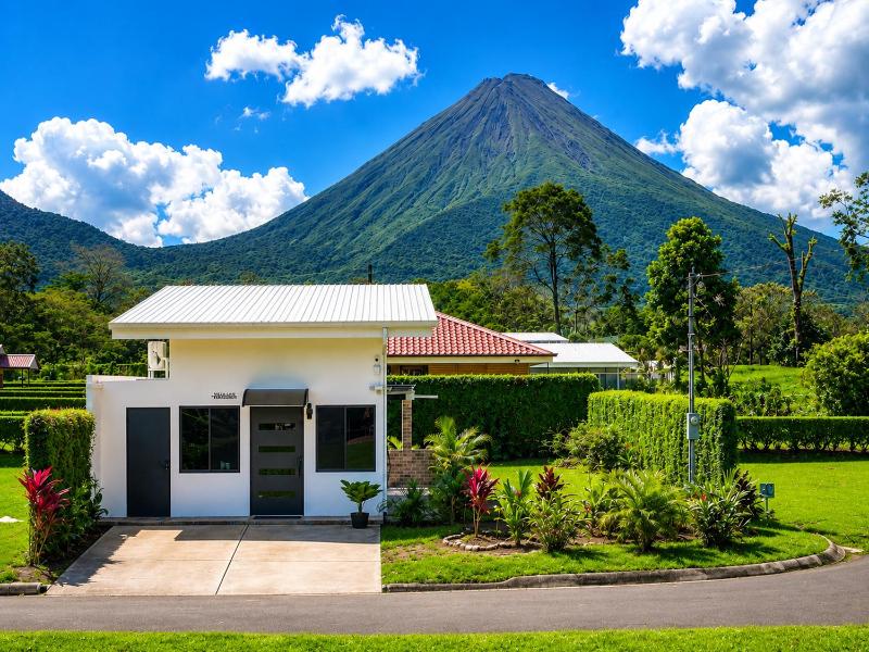 Villa Los Perezosos - Private Jacuzzi & Arenal Volcano View - La Fortuna - image 1