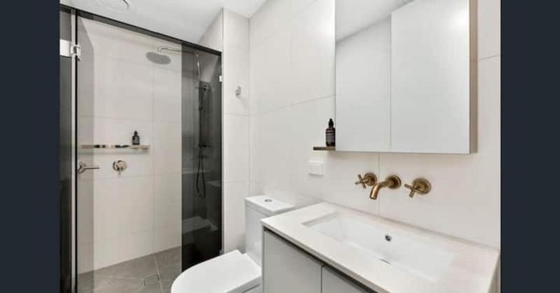 New Spacious 2 Bedroom With Gorgeous City Views - image 10