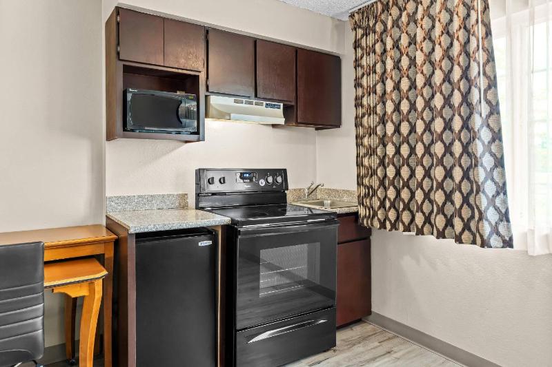 Rodeway Inn & Suites Portland West - Beaverton - image 26
