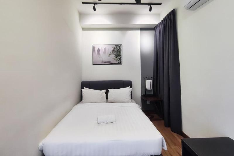 Family 2BR Apartment Near Jonker St - image 8