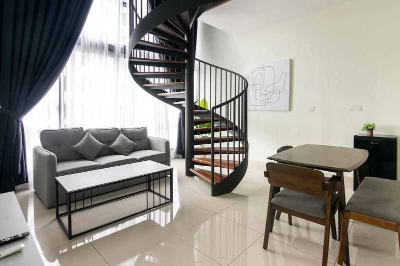 Modern Duplex Stay for 6 Near Jonker St - image 1