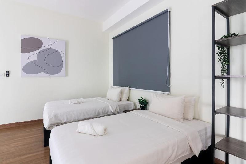 Modern Duplex Stay for 6 Near Jonker St - image 5