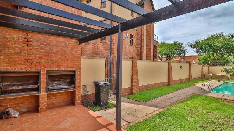 Stylish 2 bed apartment in Carlswald Midrand - image 11