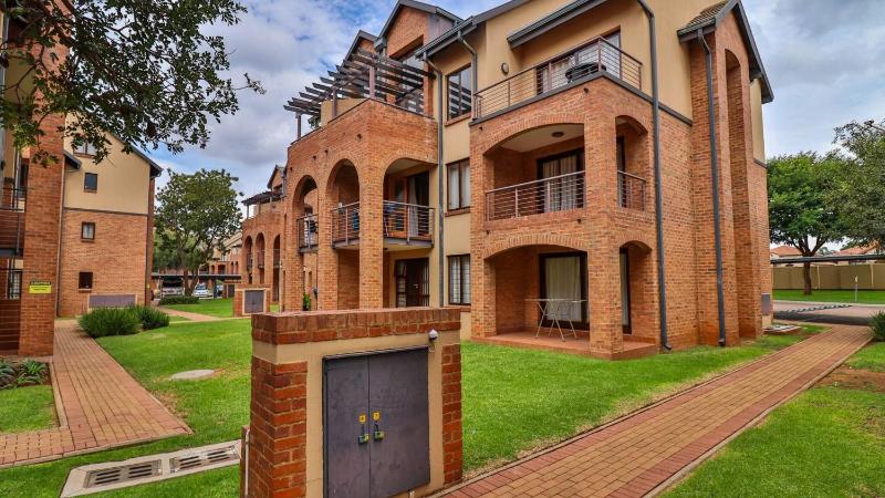 Stylish 2 bed apartment in Carlswald Midrand - image 9