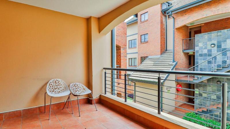 Stylish 2 bed apartment in Carlswald Midrand - image 7
