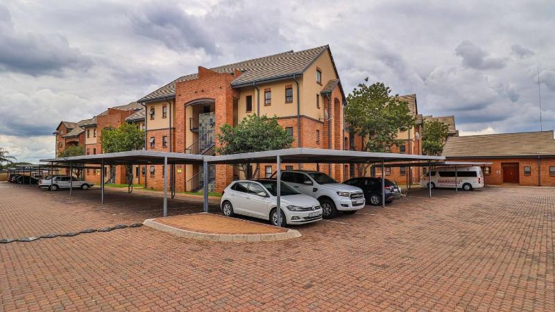 Stylish 2 bed apartment in Carlswald Midrand - image 14