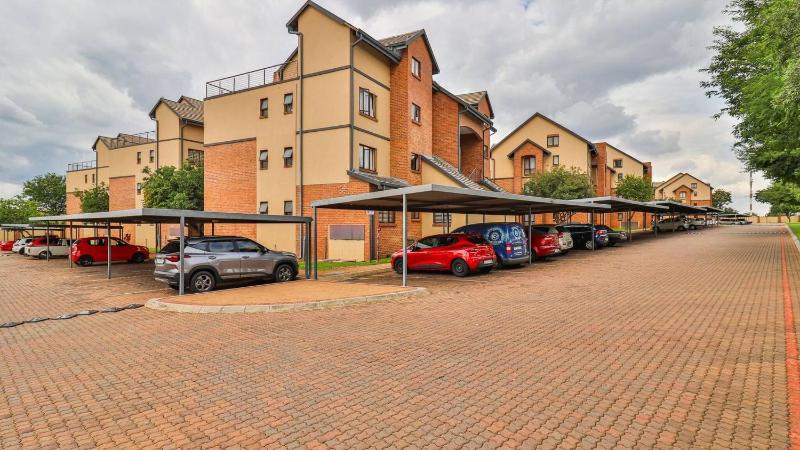 Stylish 2 bed apartment in Carlswald Midrand - image 10