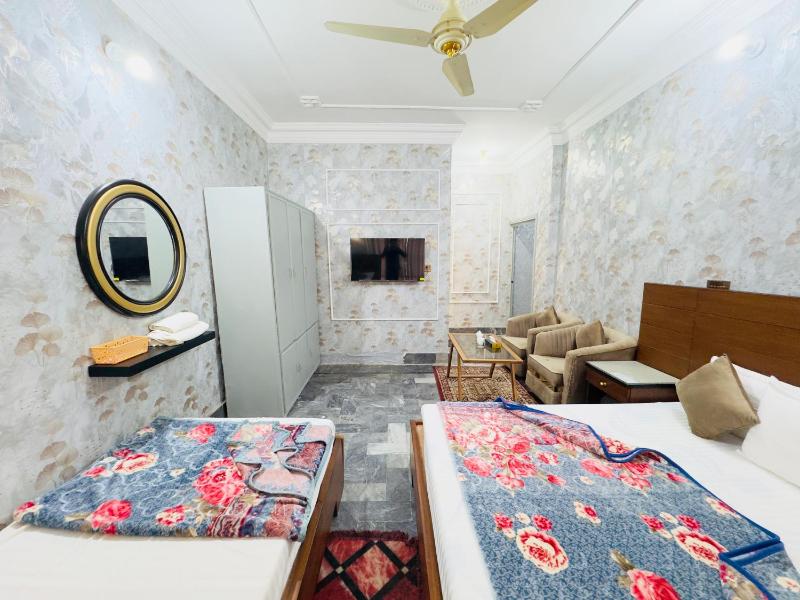 Unique Hotel Multan - image 8