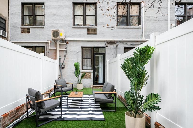 14-B Sleek Modern 1BR w outdoor space Union Square WD in Unit - image 6
