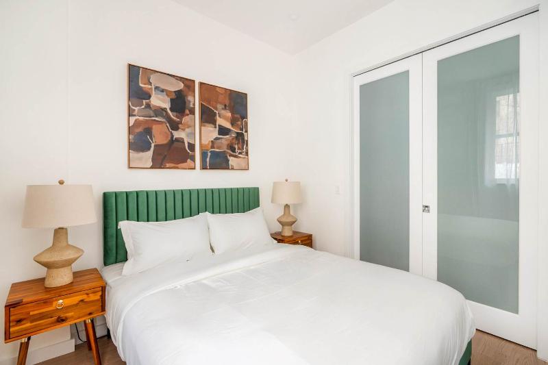 14-B Sleek Modern 1BR w outdoor space Union Square WD in Unit - image 9