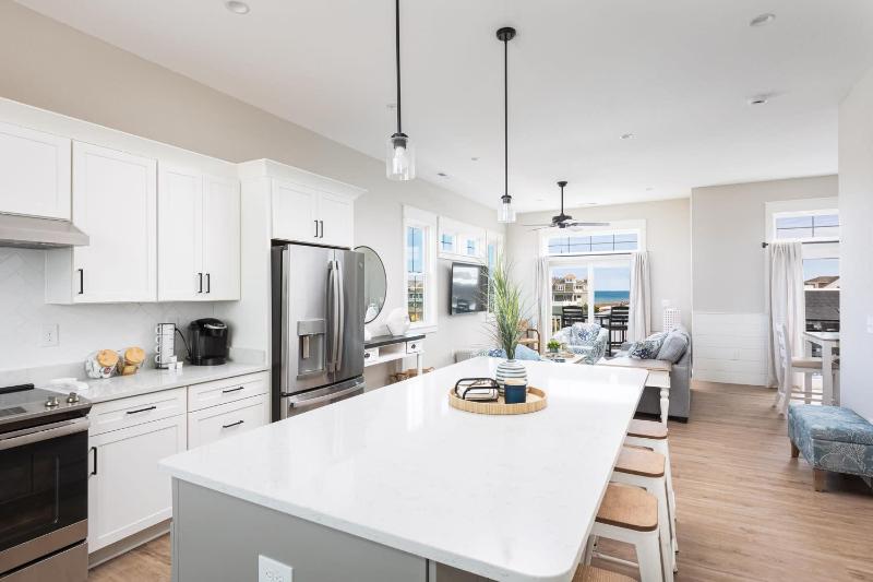 Brand New Luxury Townhome Close to Beach w Pool - image 6