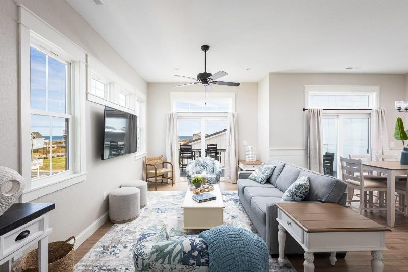 Brand New Luxury Townhome Close to Beach w Pool - image 15