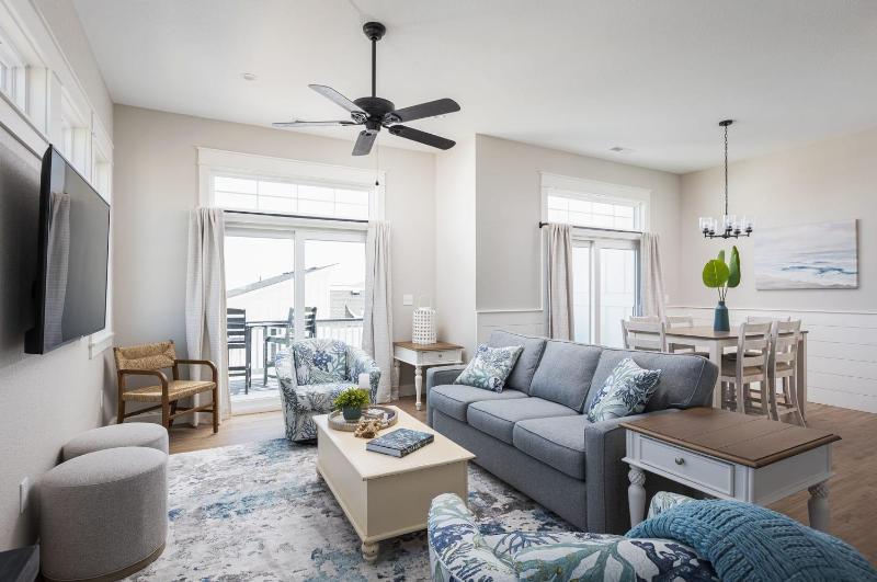 Brand New Luxury Townhome Close to Beach w Pool - image 38